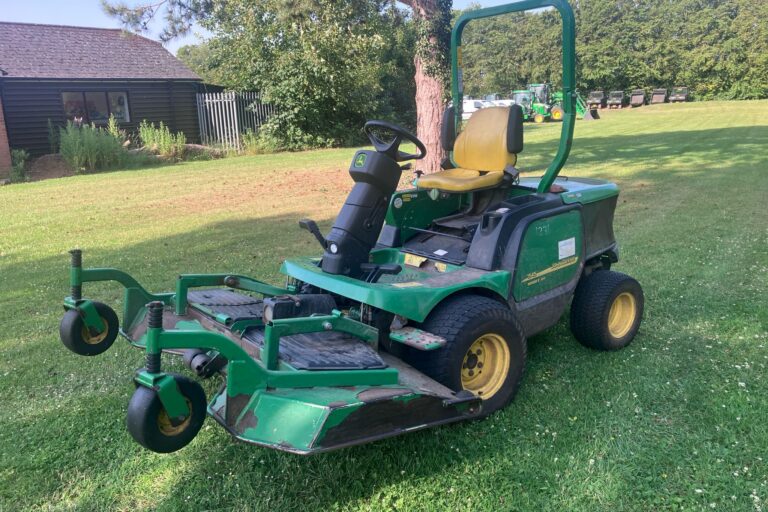 John Deere 1545 Out-front Mower