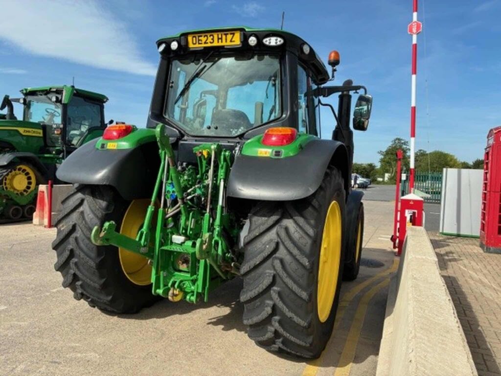 John Deere 6120M - Farol