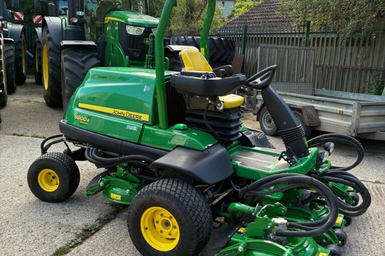 John Deere 8800A semi rough mower