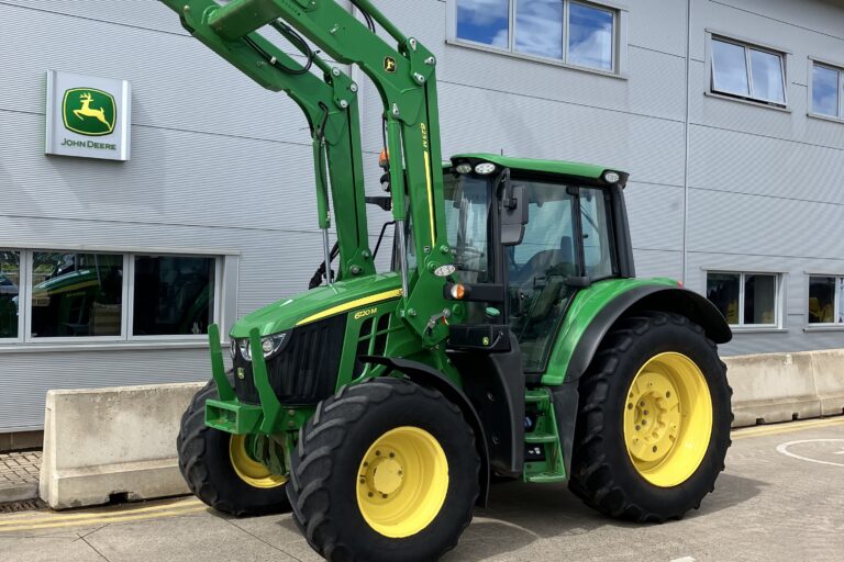 John Deere 6120M + 623M Loader
