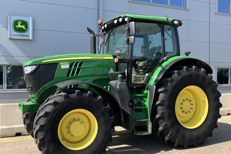 JOHN DEERE 6215R