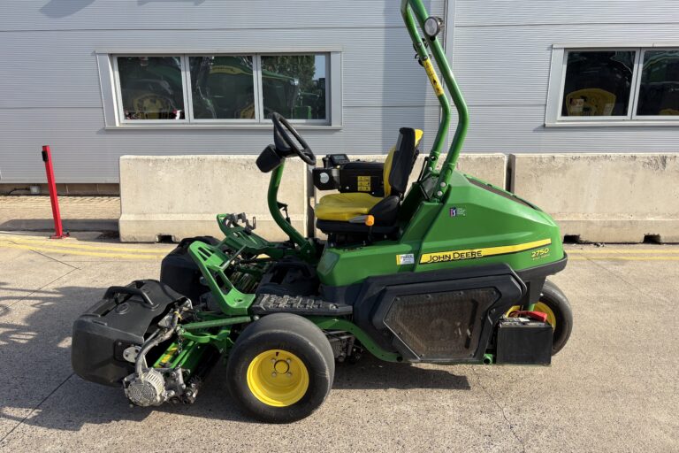 John Deere 2750E Triple Mower