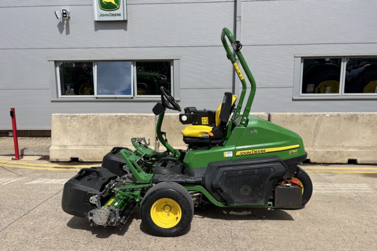 John Deere 2750E Triple Mower