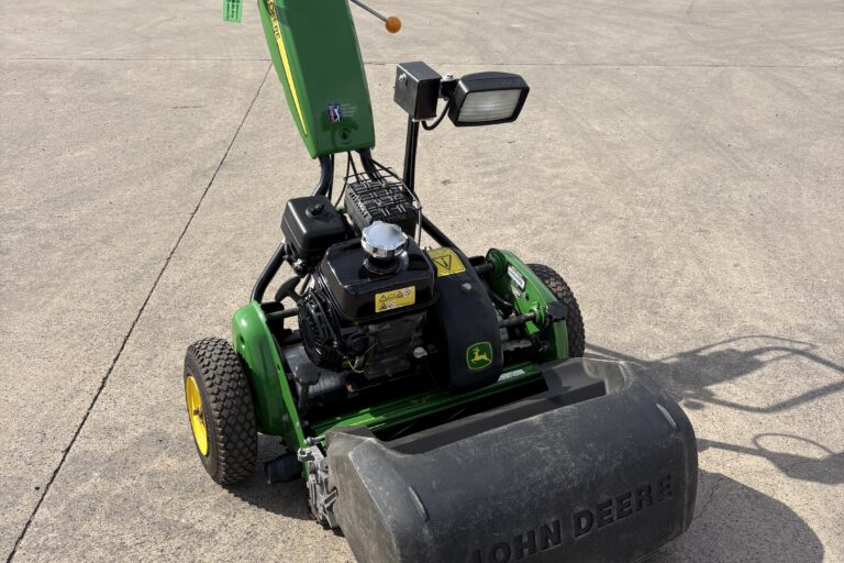 John Deere 220SL Greens Mower