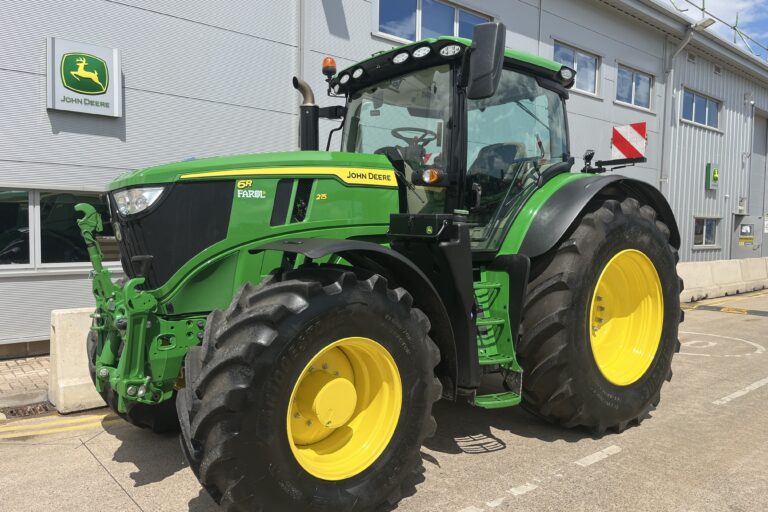 John Deere 6R 215