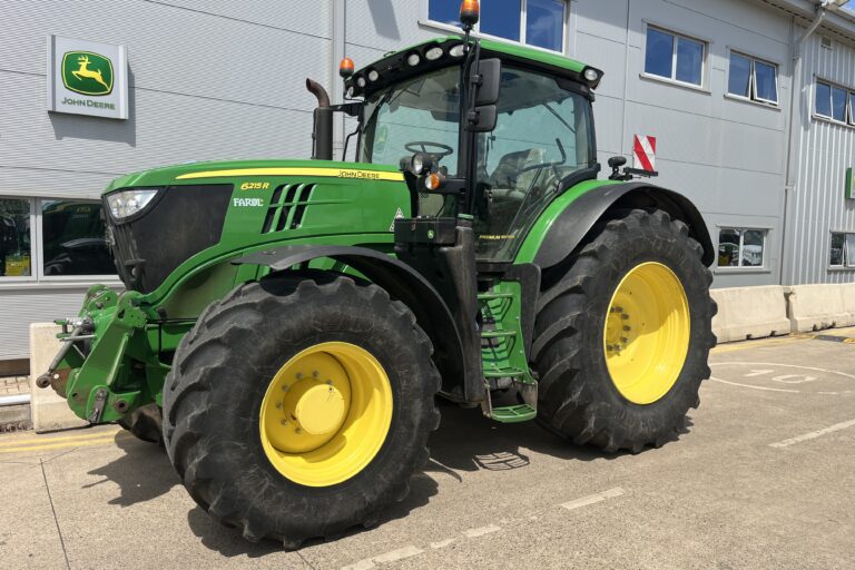 John Deere 6215R
