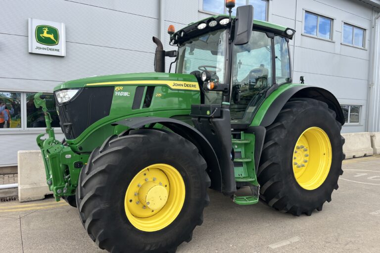 John Deere 6R 215