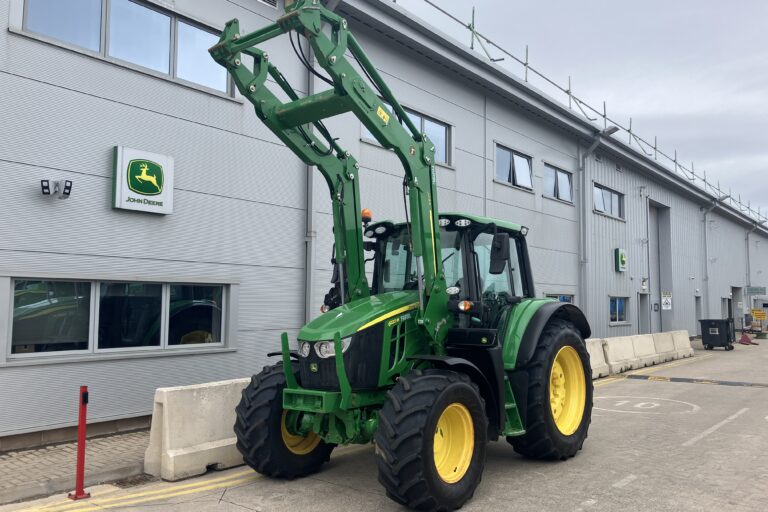 John Deere 6120M + 623M Loader