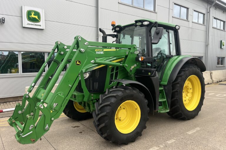 John Deere 6120M + 623M Loader