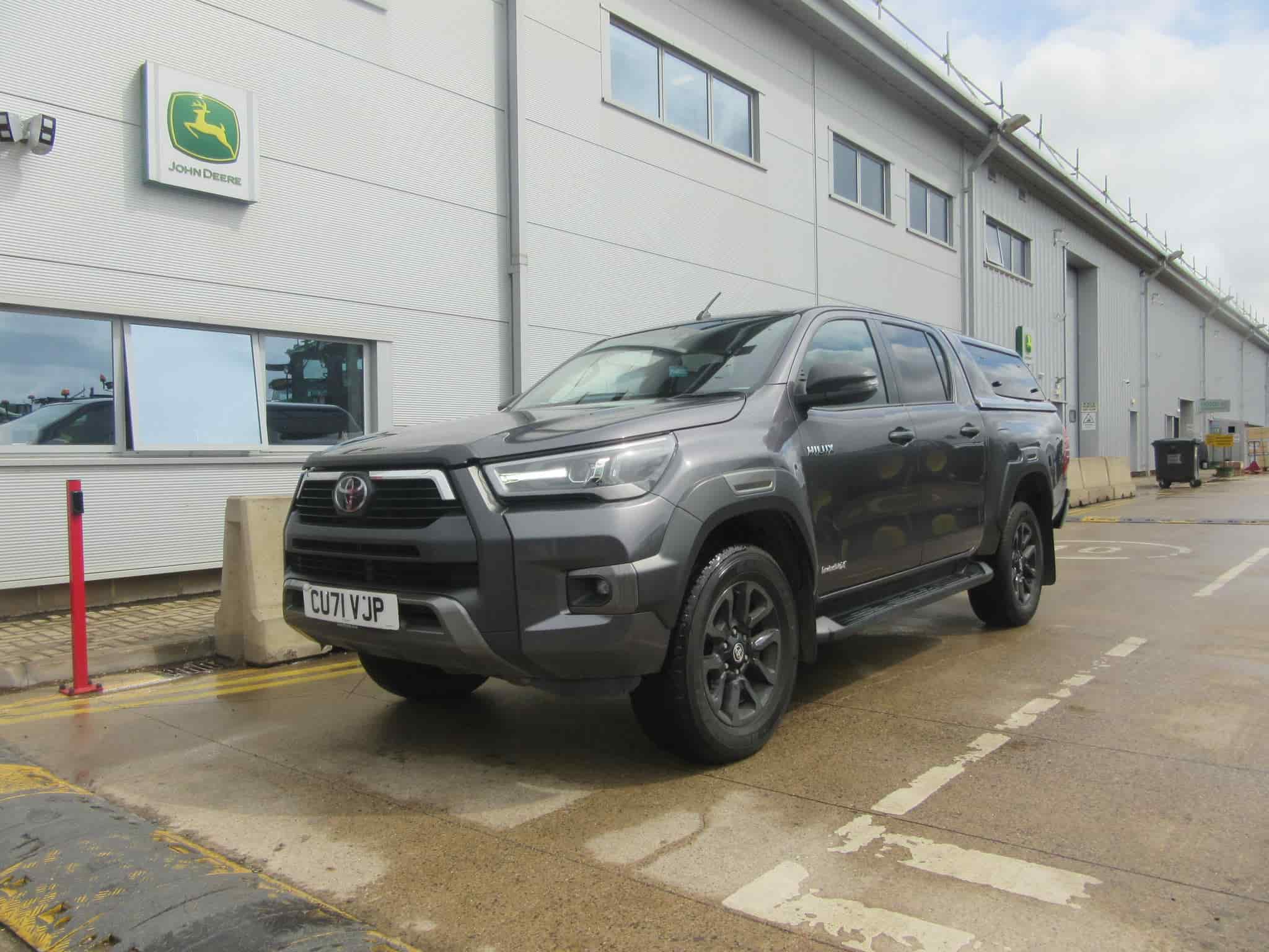 TOYOTA HILUX INVINCIBLE X