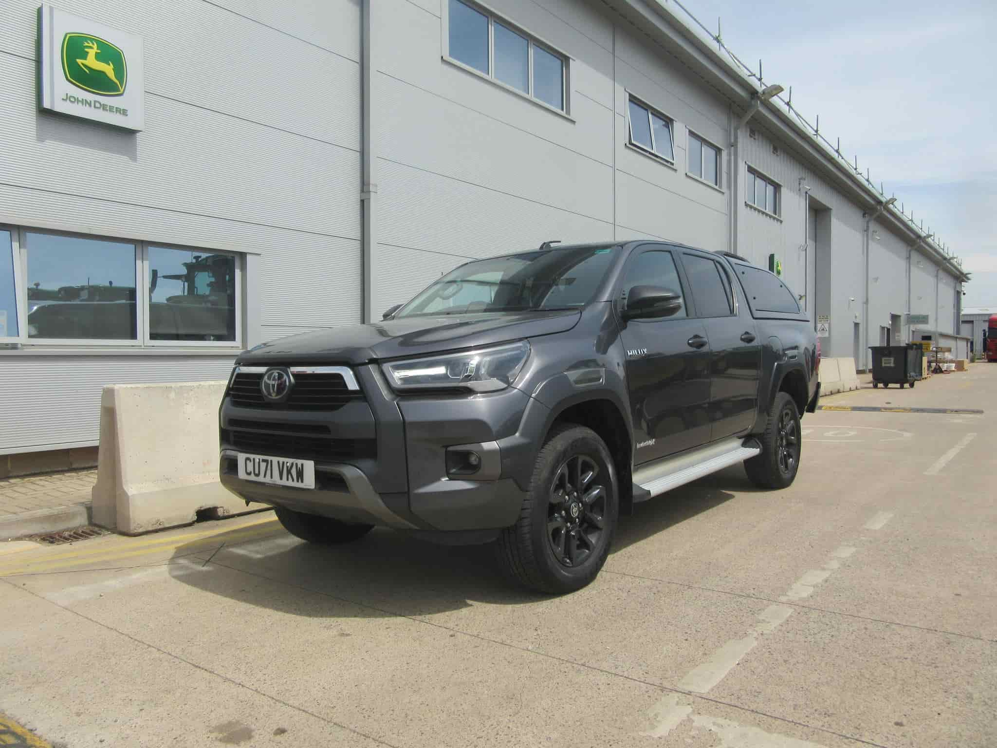TOYOTA HILUX INVINCIBLE X