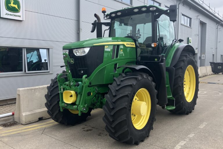 John Deere 6R 215
