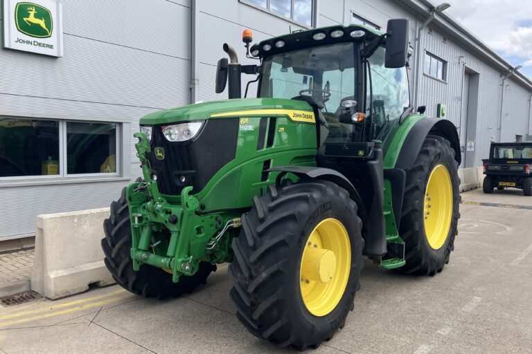 John Deere 6R 215