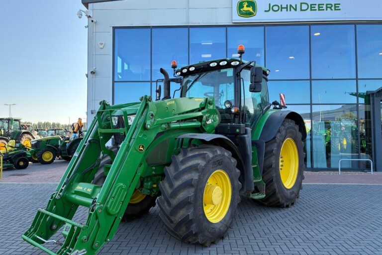 John Deere 6215R + 663R Loader