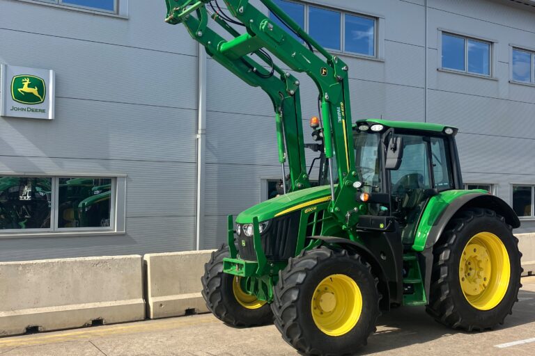 John Deere 6120M + 623M Loader