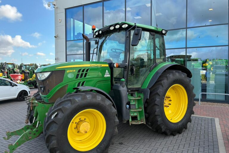 John Deere 6130R