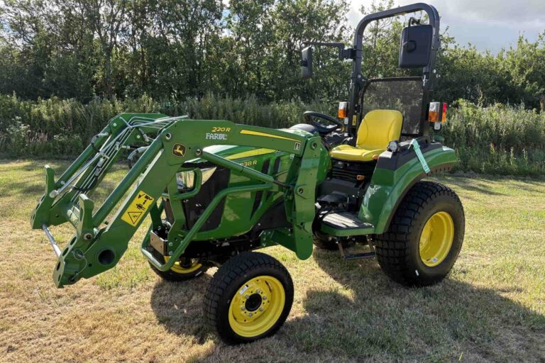 John Deere 2038R Compact tractor