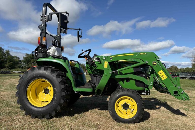 John Deere 3038E Compact Tractor with Loader