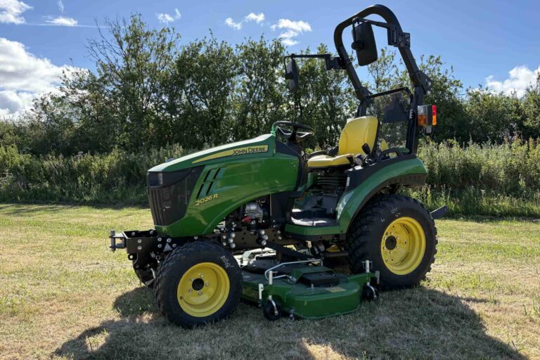 John Deere 2026R with 60 inch Deck