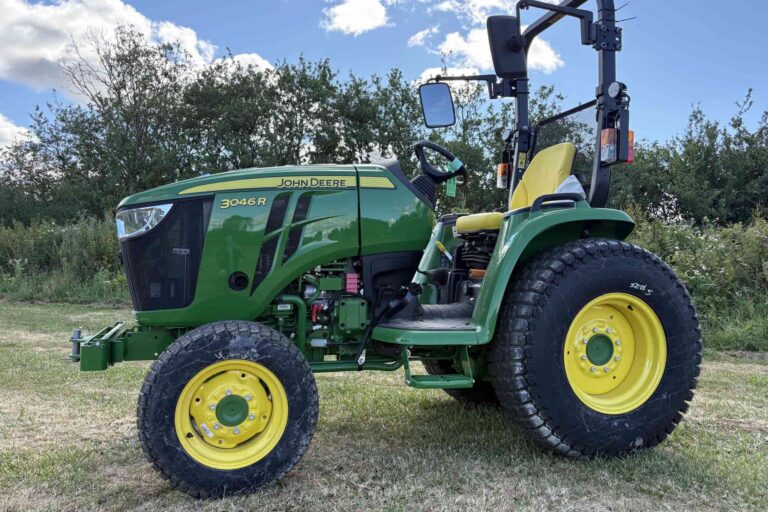 John Deere 3046R Compact Tractor