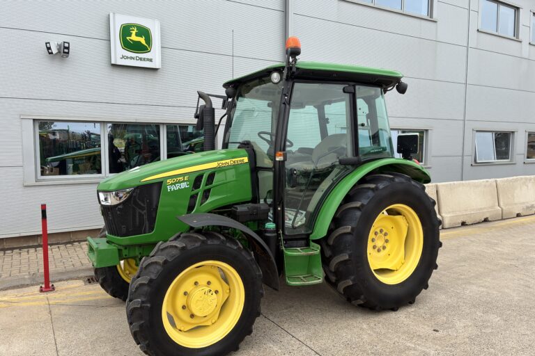 John Deere 5075E