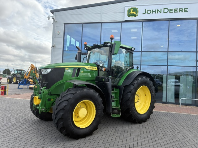 John Deere 6R215