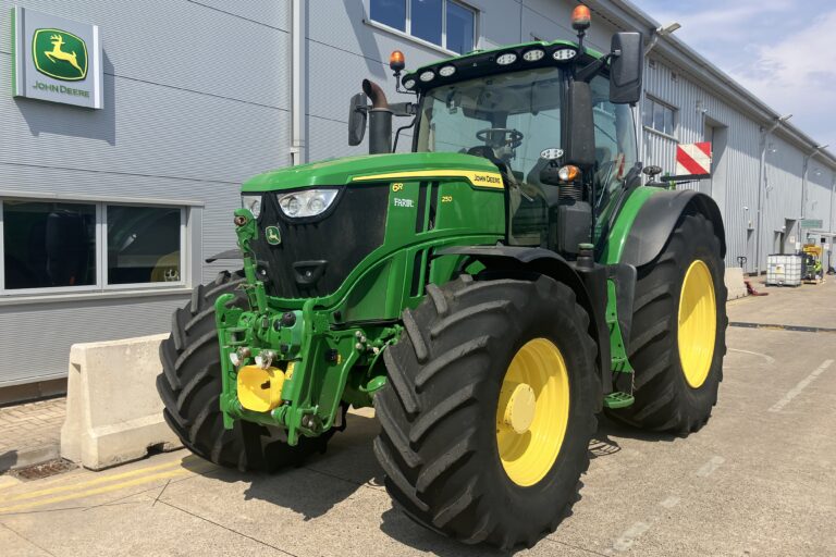 John Deere 6R 250