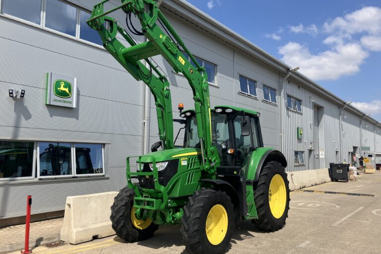 John Deere 6130M + 643R
