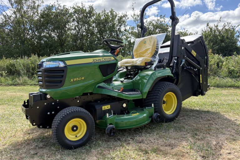 John Deere X950R Commercial Cut and Collect
