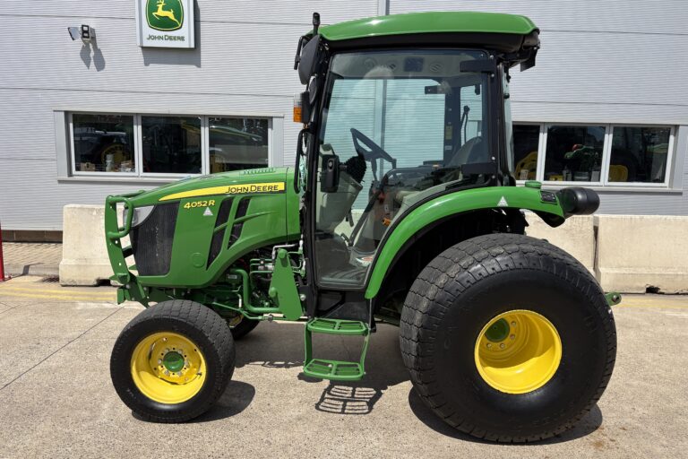 John Deere 4052R Compact Tractor