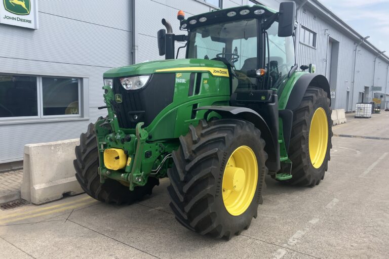 John Deere 6R 215