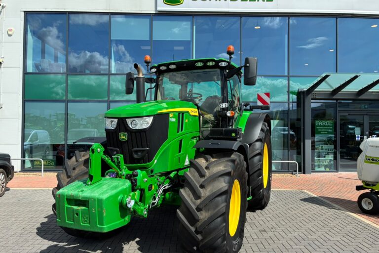 John Deere 6R 215