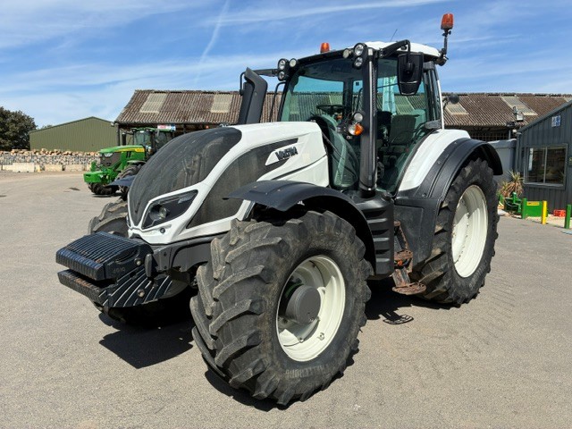 Valtra T214