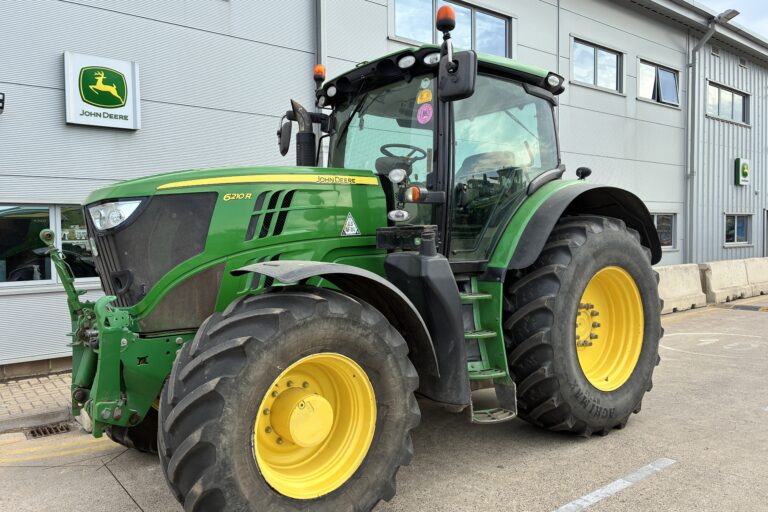 John Deere 6210R