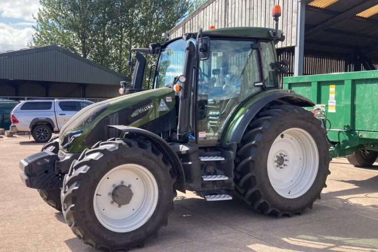 Valtra G125