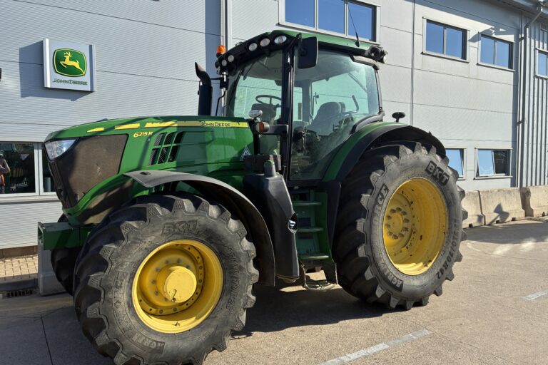 John Deere 6215R