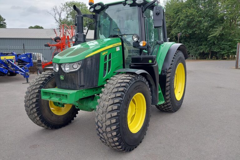 John Deere 6110M
