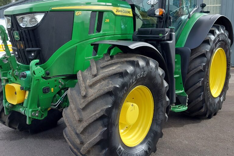 John Deere 6R 215
