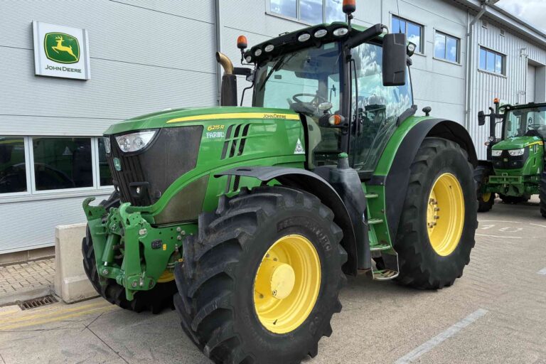 JOHN DEERE 6215R