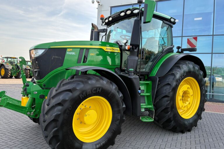John Deere 6R 250