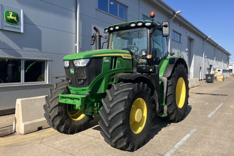 John Deere 6R 195