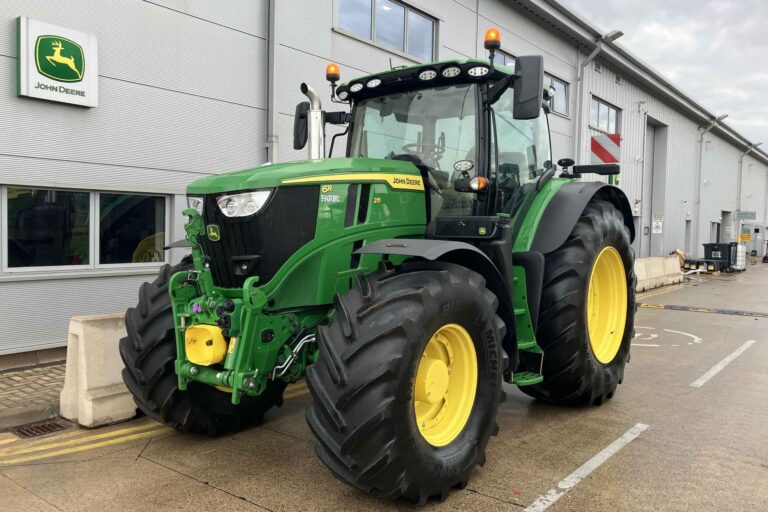 John Deere 6R 215
