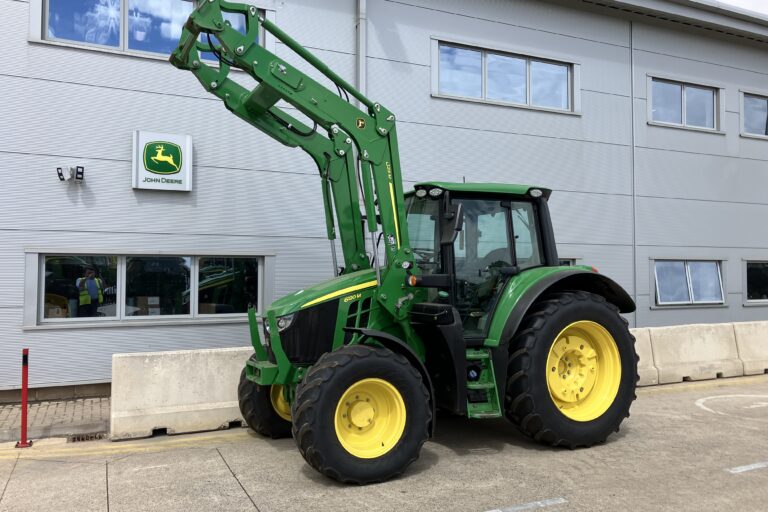 JOHN DEERE 6120M