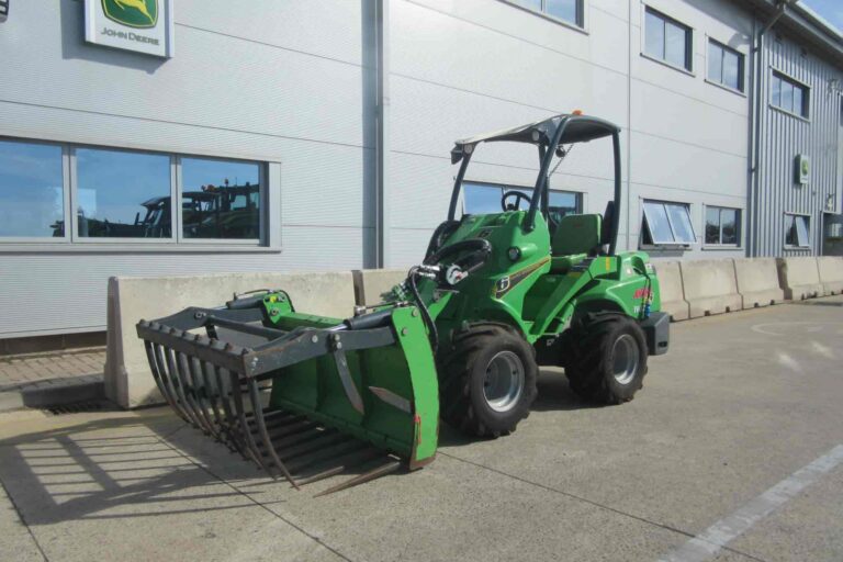 AVANT E6 & ATTACHMENTS
