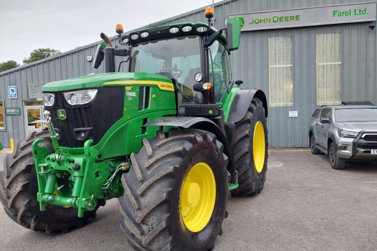 John Deere 6R 215