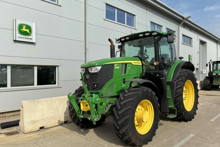 John Deere 6R 215
