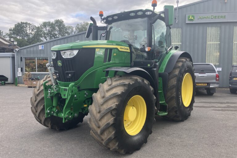 John Deere 6R 215