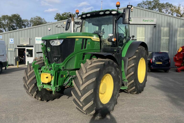 John Deere 6R 215