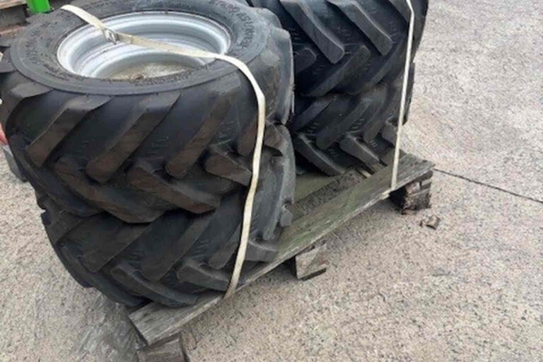AVANT WHEEL & RIM SET 20X8.00-10