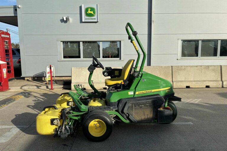 John Deere 2750E Green Triple Mower